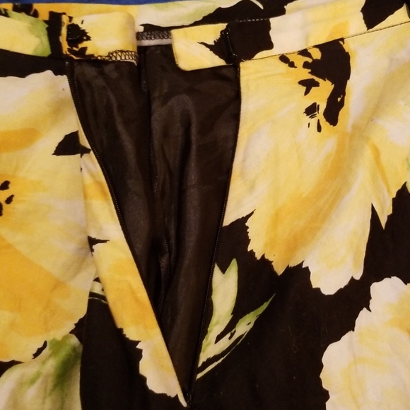 🚫SOLD🚫 Floral A-Line Skirt - Picture 6 of 6